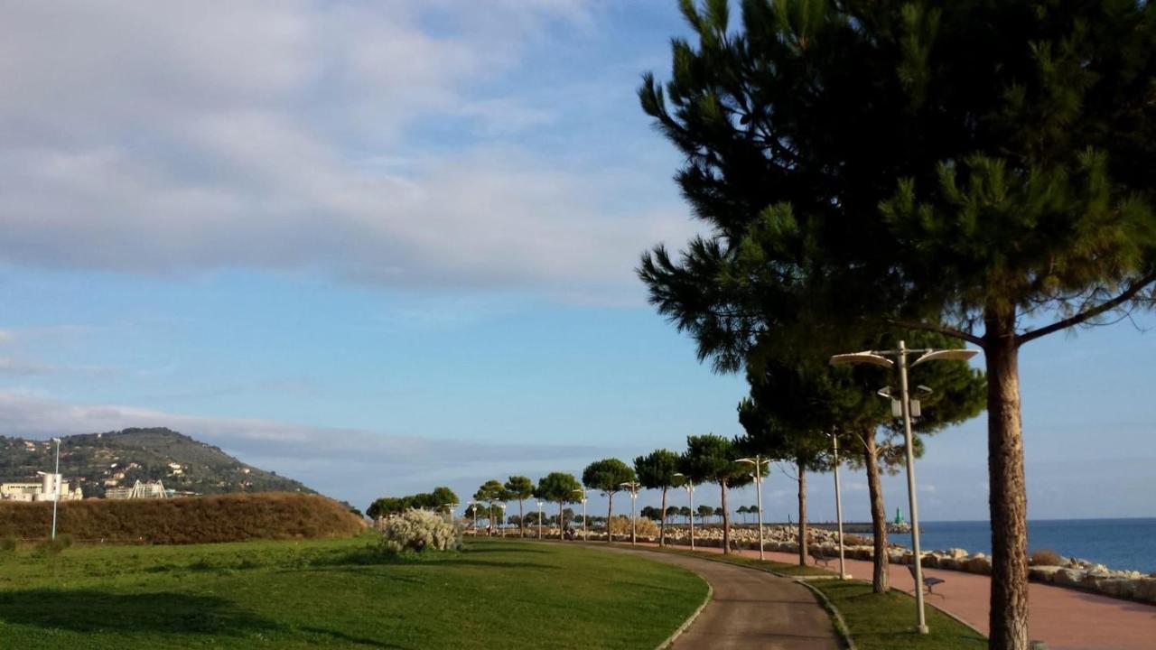 Appartamento Incantevole A 100Metri Dal Mare E Accanto Alla Pista Ciclabile Imperia Kültér fotó